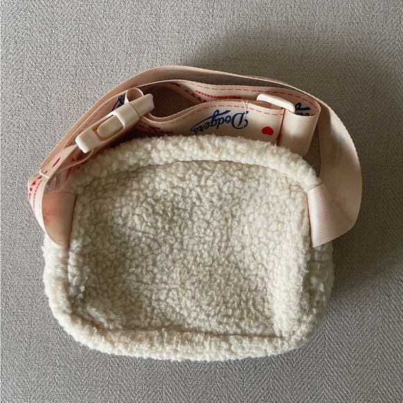 Dodgers x Hello Kitty Belt Bag - Picture 2 of 3